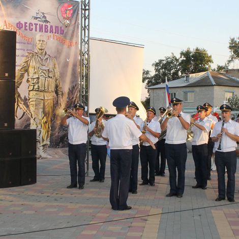 Военный оркестр 56-й отдельной гвардейской десантно-штурмовой бригады.